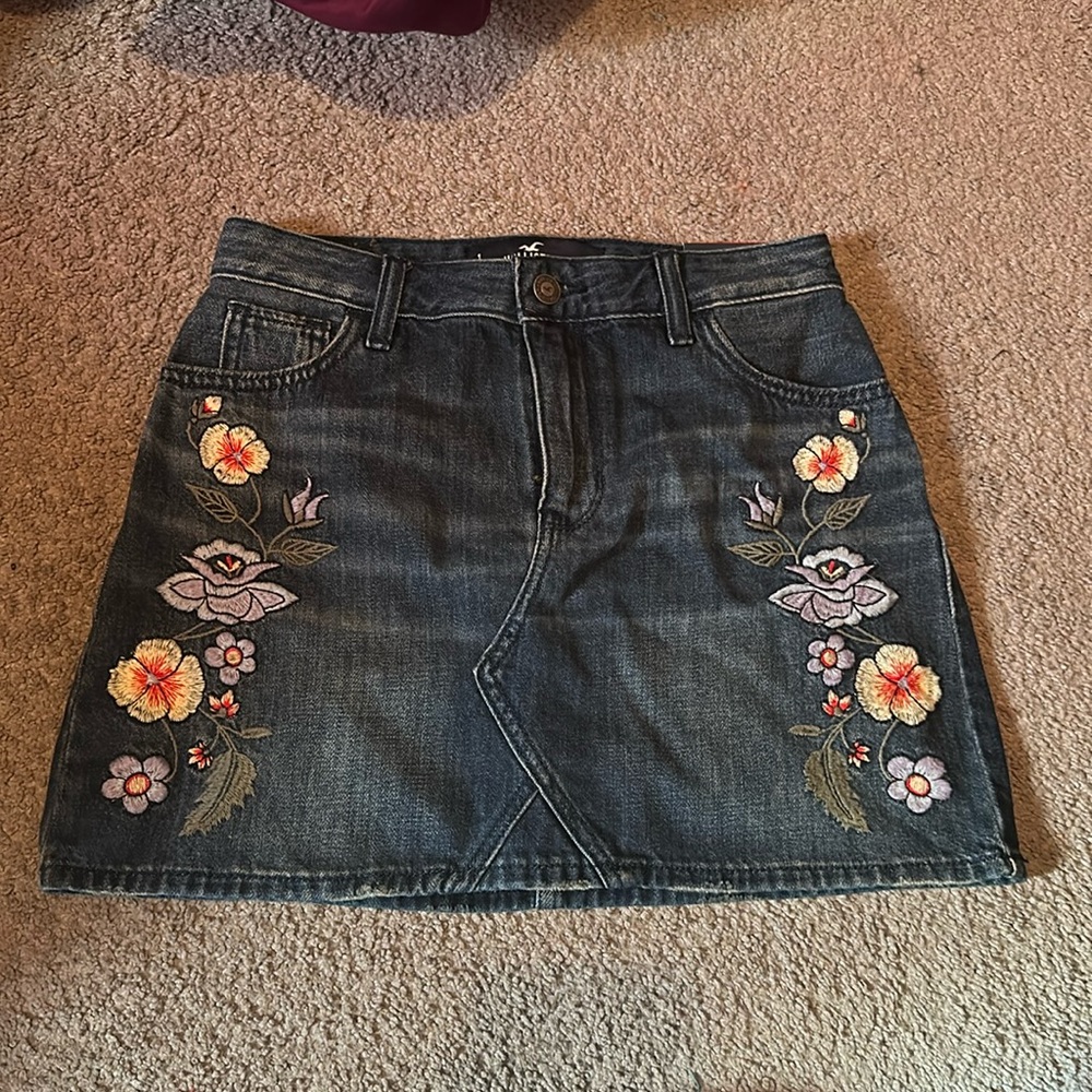 NWT Hollister High Rise to Mid Thigh Jean Skirt Size 1